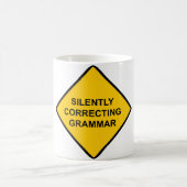 Stille Korrektur von Grammatik Kaffeetasse (Mittel)