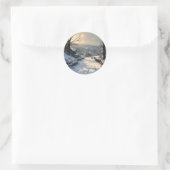 Stille nach Schneefall – Winterlandschaft Runder Aufkleber (Tasche)
