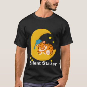 Stille Stalker: Ein Tiger auf der Kugel T-Shirt