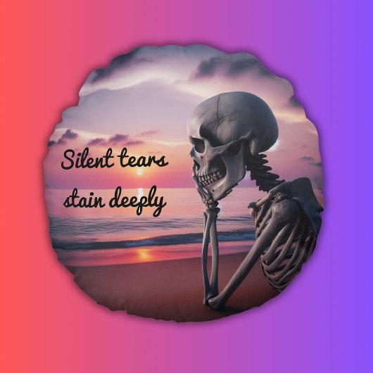 Stille Tränen färben tief | Rundes Kissen