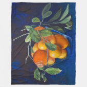 Stilleben mit Zitronen und Orangenast Fleecedecke (Vorderseite)