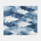 Stiller Kiefern-Winterwald Fleecedecke (Vorderseite (Horizontal))