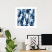 Stiller Kiefern-Winterwald Poster (Heimbüro)