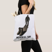 Stiller Mut – Memorial Day Hommage Soldier Shadow Tasche (Von Nahem)