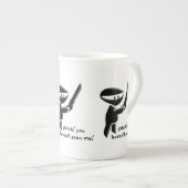 Stiller schwarzer ninja Meuchelmörder, bewaffnet Porzellantasse (Vorderseite Rechts)