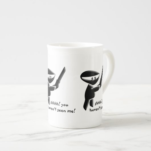 Stiller schwarzer ninja Meuchelmörder, bewaffnet Porzellantasse (Vorderseite Rechts)