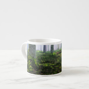 Stilles Nebelwald-Foto Espressotasse