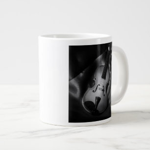 Stillleben-Bild einer Violine in s/w Jumbo-Tasse