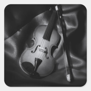 Stillleben-Bild einer Violine in s/w Quadratischer Aufkleber
