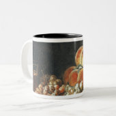 Stillleben der Pfirsiche, Nüsse, Trauben Zweifarbige Tasse (Vorderseite Links)