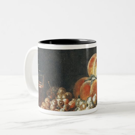 Stillleben der Pfirsiche, Nüsse, Trauben Zweifarbige Tasse (Vorderseite Links)
