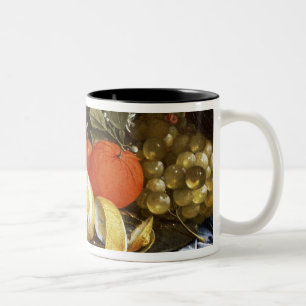 Stillleben der Trauben, der Orangen und der Zweifarbige Tasse