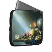 Stillleben: Eine Allegorie der Eitelkeiten Laptopschutzhülle (Vorne Rechts)