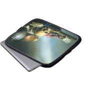 Stillleben: Eine Allegorie der Eitelkeiten Laptopschutzhülle (Vorne Knopf)