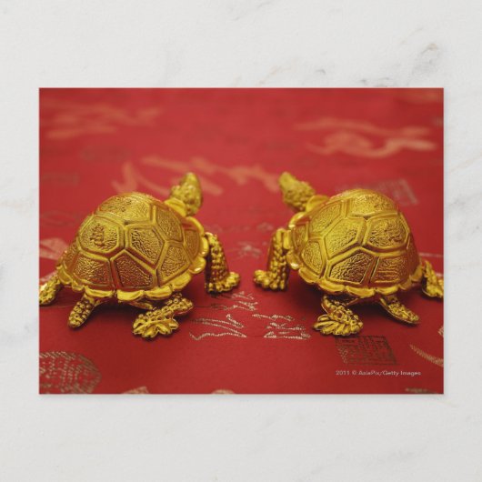 Stillleben eines Paares goldener Tortoise-Figuren Postkarte (Vorderseite)