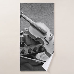 Stillleben-Fine-Art-Fotografie auf Musiker Techno Badehandtuch