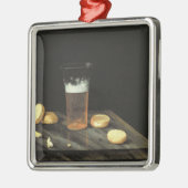 Stillleben mit Bier-Glas Silbernes Ornament (Links)