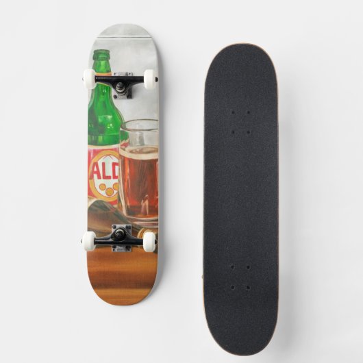 Stillleben mit Bier von Jennifer Goldberger Skateboard (Vorderseite)