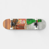 Stillleben mit Bier von Jennifer Goldberger Skateboard (Horizontal)