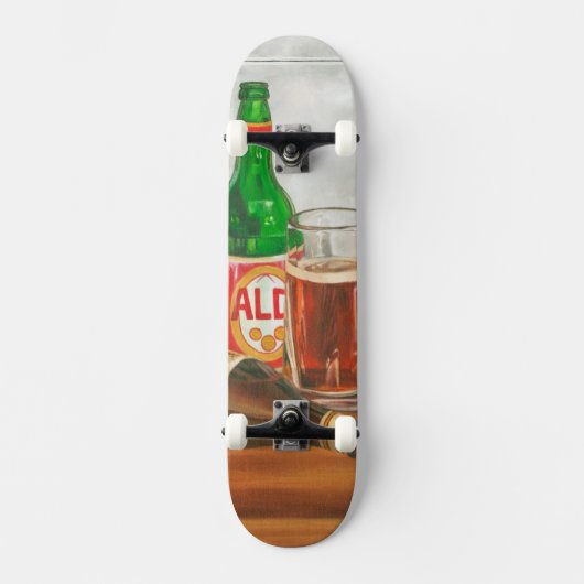 Stillleben mit Bier von Jennifer Goldberger Skateboard (Vorderseite)