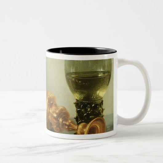 Stillleben mit einem Roemer Zweifarbige Tasse (Rechts)