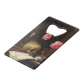 Stillleben mit einem Schädel Geldkarten Flaschenöffner (Rückseite Schrägansicht)