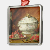 Stillleben mit einem SuppeTureen Ornament Aus Metall (Links)