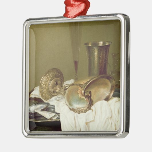 Stillleben mit einer Nautilus-Schale Silbernes Ornament (Links)