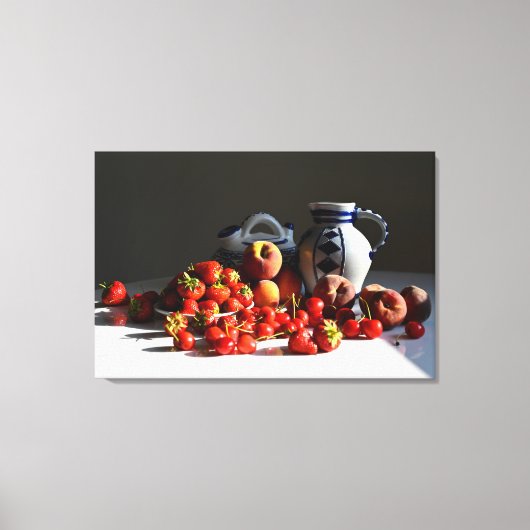 Stillleben mit Erdbeeren, Pfirsichen und Kirschen Leinwanddruck (Vorderseite)