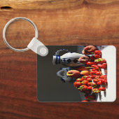 Stillleben mit Erdbeeren, Pfirsichen und Kirschen Schlüsselanhänger (Rückseite)