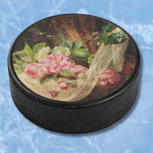 Stillleben mit Rose auf einem Waldboden - Lach A. Eishockey Puck
