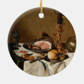 Stillleben mit Schinken, Büchern und Zierschiffen Keramik Ornament (Hinten)