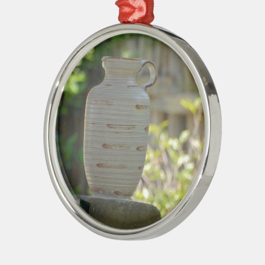 Stillleben Ornament Aus Metall (Links)