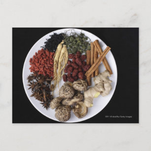 Stillleben von Zimtstäbchen und Ingwerwurzeln Postkarte