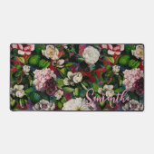 Stilvoll blorrosa Blume Rot-Monogramm-Muster Schreibtischunterlage (Vorderseite)