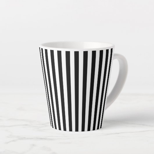 Stilvoll in Schwarz und Weiß gestrichen Milchtasse (Rechte Ecke)
