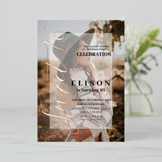 Stilvoll Modernes Script Jugend 2 Foto Sweet 16 Folieneinladung (Stehend vorne)