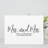 Stilvoll "Mrs. and Mrs." Lesbian Wedding Sign Einladung (Stehend Vorderseite)