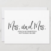 Stilvoll "Mrs. and Mrs." Lesbian Wedding Sign Einladung (Vorderseite)