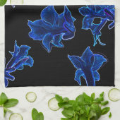 Stilvoll Neon Blue Blumen Blumen Geschirrtuch (Gefaltet)