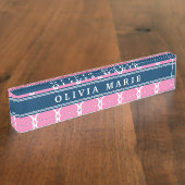 Stilvoll Pink Trellis Pattern Navy Blue Namplate Namensplakette (Seite)