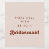 Stilvoll Retro pfirsichfarben Bridesmaid Vorschlag Weinetikett (Einzelnes Label)