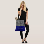 Stilvoll strukturierte Mit Monogramm Tote Tasche (Am Model)