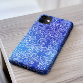 Stilvoll weißes Blumenmuster wirbeln auf blau Case-Mate iPhone Hülle