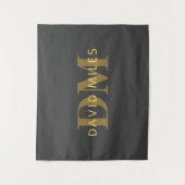 Stilvolle Bezeichnung & Monogramm | Gold & Dunkelg Wandteppich (Vorderseite)