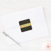 Stilvolle Black and Gold Polka Dots Monogram Quadratischer Aufkleber (Umschlag)