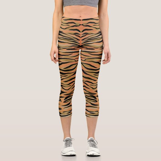 Stilvolle Black Gold Tiger Animal Print Capri Leggings (Vorderseite)