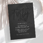 Stilvolle Black Script 40. Erwachsene Geburtstag Einladung<br><div class="desc">Das Design zeichnet sich durch einen dunklen Farbverlauf aus, wobei das Wort "vierzig" mutig in schwarzen Buchstaben glänzt. Aber es gibt noch etwas Anderes: Die Buchstaben erzeugen einen coolen Schatteneffekt, sodass sie aussehen, als würden sie aus der Seite springen. Es ist nicht nur eine Zahl, es ist eine große Sache....</div>