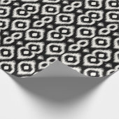 Stilvolle Chic Mod Black Ivory Diamond Ikat Muster Geschenkpapier (Ecke)