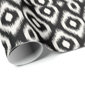 Stilvolle Chic Mod Black Ivory Diamond Ikat Muster Geschenkpapier (Rolleneckpunkt)